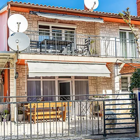 New Lejla アパート