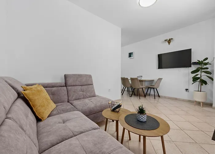 Lejla Apartman *